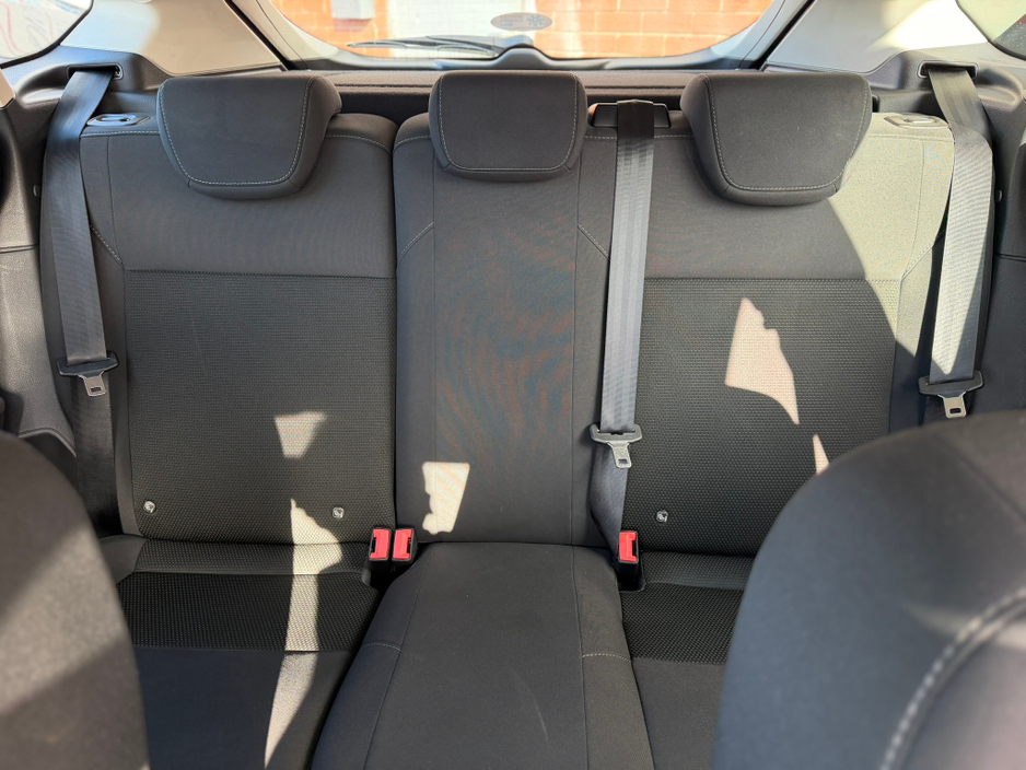 2017 Ford Focus - image 11