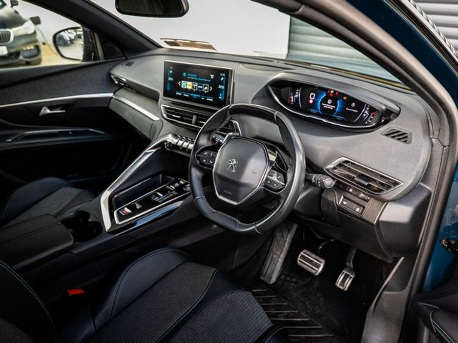 2023 Peugeot 3008 - image 5