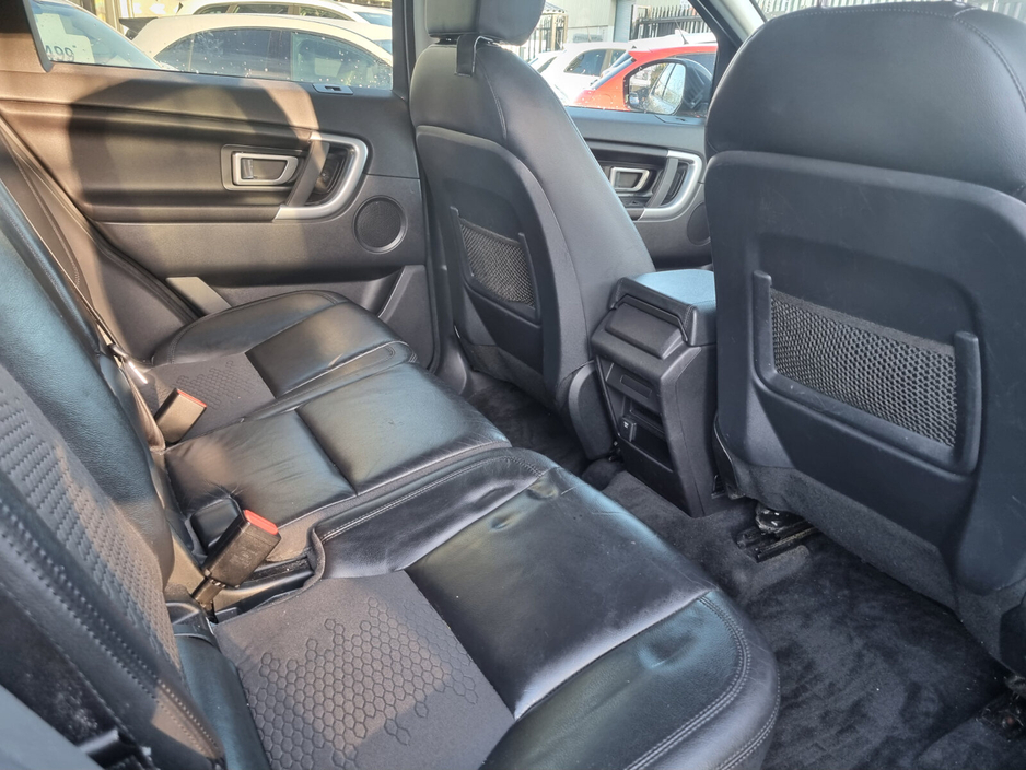 2016 Land Rover Discovery Sport - image 8