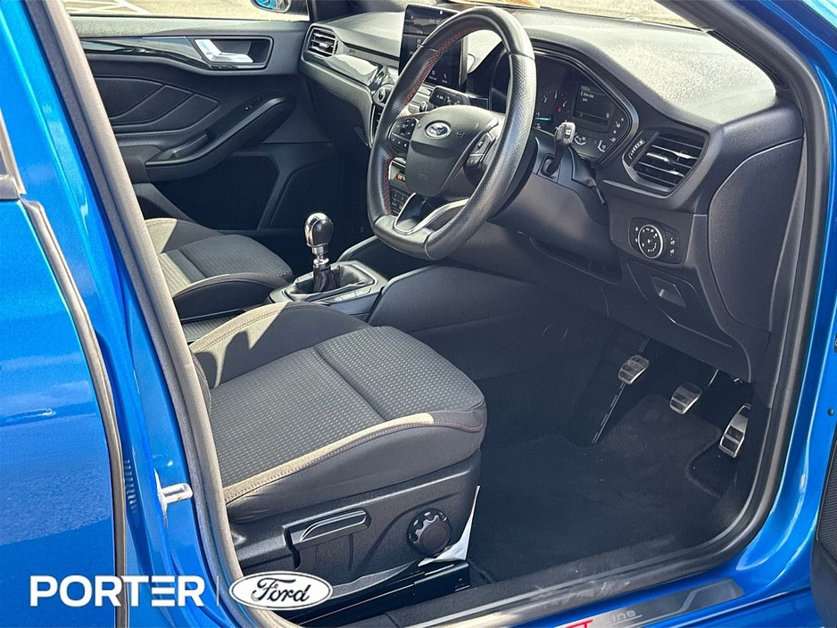 2020 Ford Focus - image 9