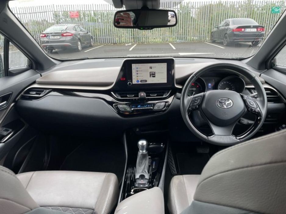 2022 Toyota C-HR SOL HYBRID // Remote Central Locking // Front Electric Windows // Rear Electric Windows // Electric Mirrors // Heated Mirrors €28,695
