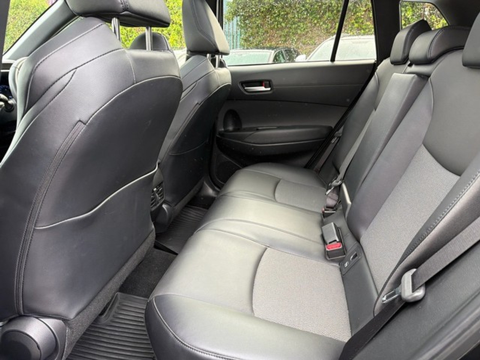 2024 Toyota Corolla Cross TOP SPEC SOL 1.8 HYBRID SOL PLUS EXTRAS // POWER TAILGATE // PAN ROOF // REAR CAMERA // APPLE CARPLAY/ANDROID AUTO // AIR CON // FULL WARRANTY €38,945