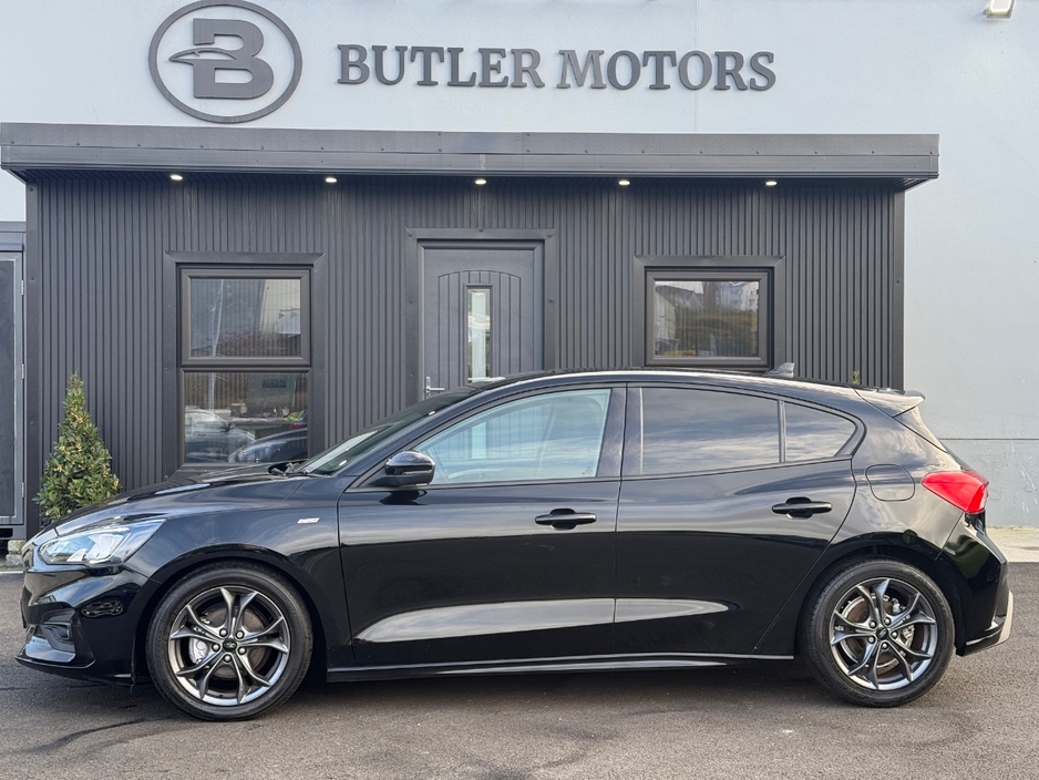 2019 Ford Focus - image 5