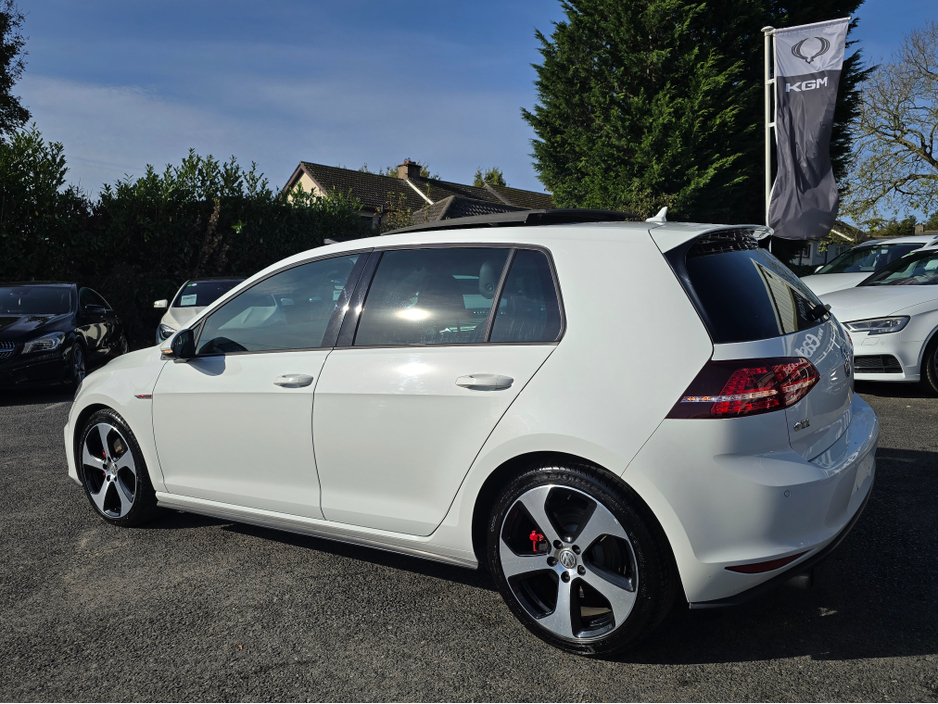 2017 Volkswagen Golf - image 5