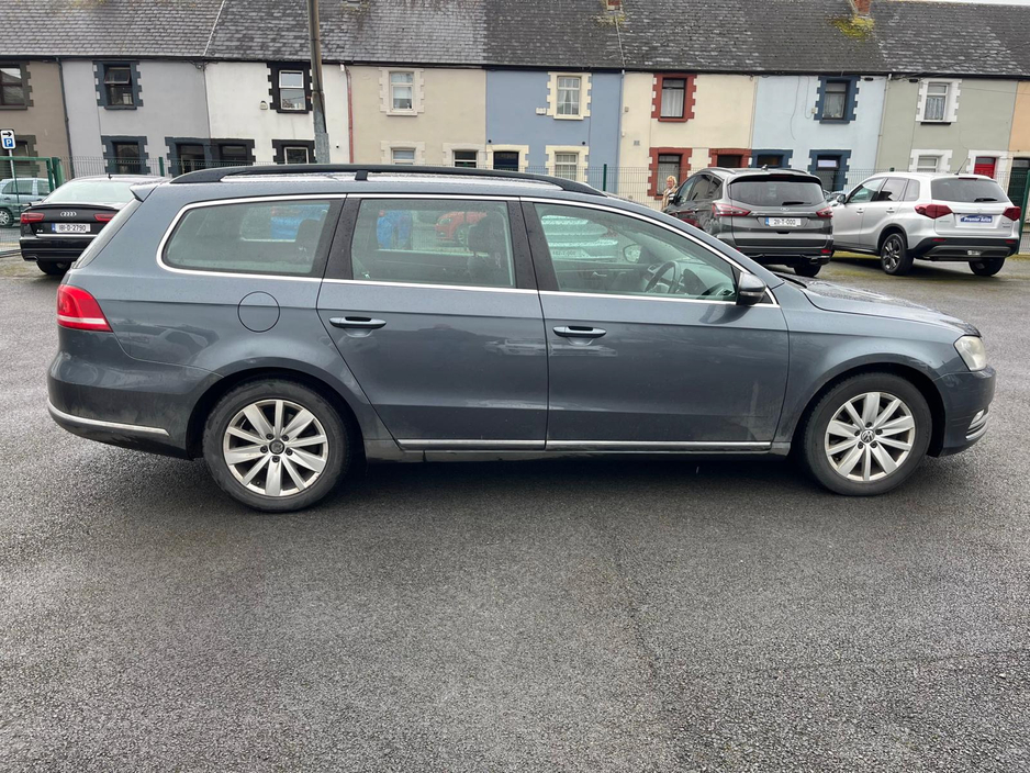 2014 Volkswagen Passat - image 5