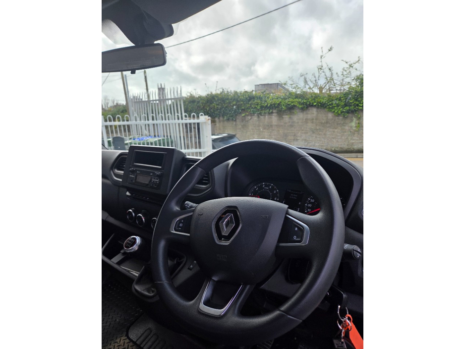 2024 Renault Master - image 9
