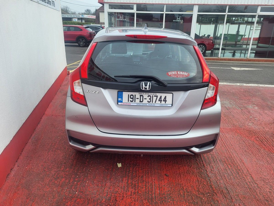 2019 Honda Jazz - image 4