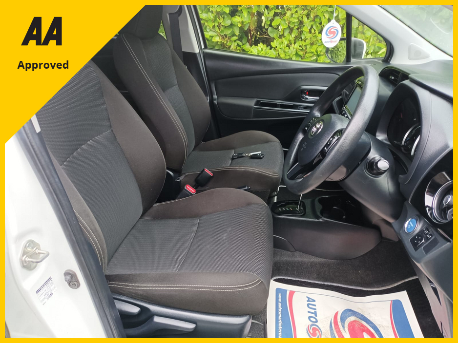 2019 Toyota Yaris 1.5 PETROL HYBRID AUTOMATIC ONLY 53,817kms JUST FULLY SERVICED INCLUDING 4 NEW TYRES 2 YEARS NCT 1 YEAR ROAD TAX HIGH SPEC CAR REVERSE CAMERA LARGE TOUCHSCREEN MULTIMEDIA SYSTEM PARKING SENSORS €17,949