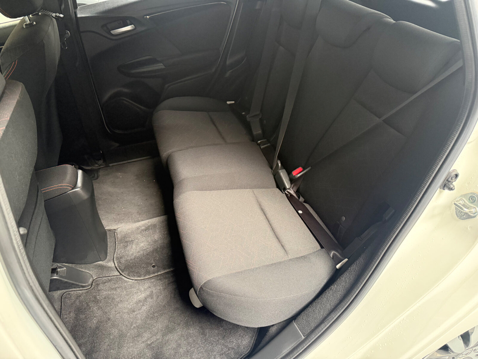 2015 Honda Fit - image 22