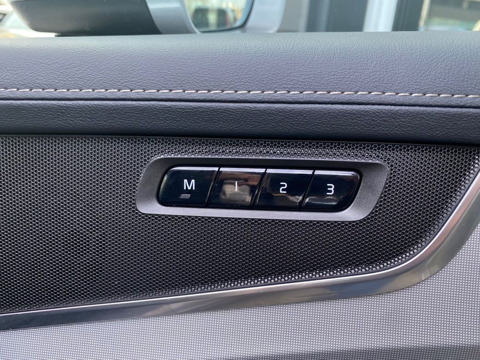 2025 Volvo XC90 - image 21