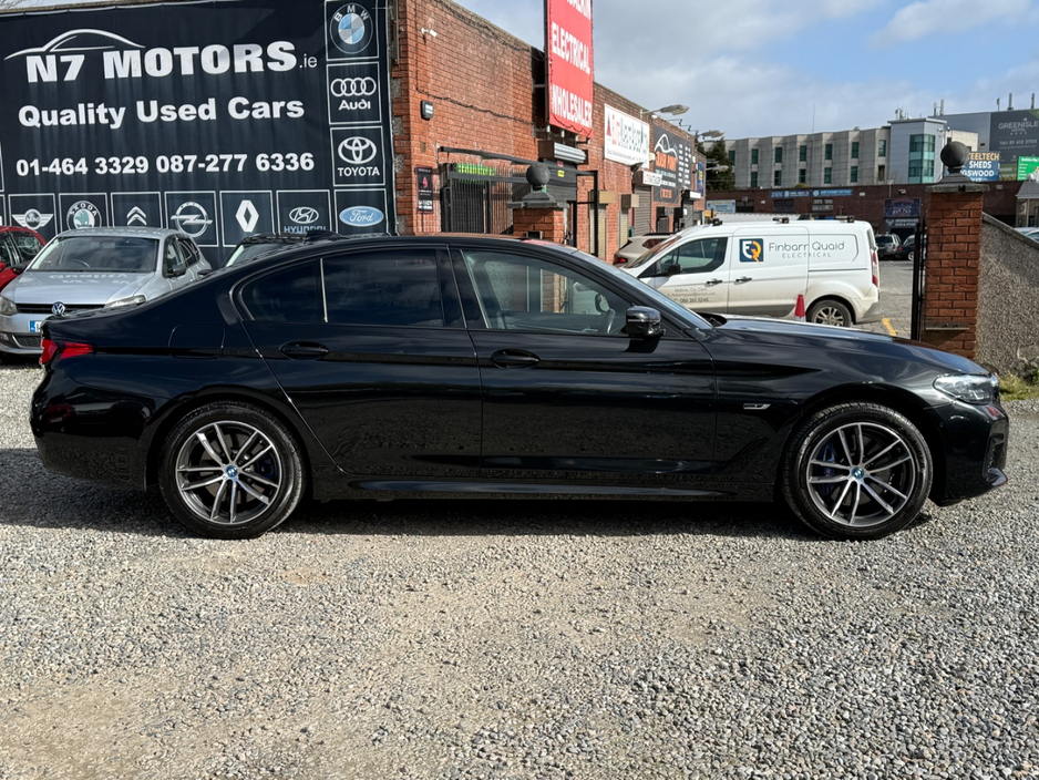 2022 BMW 5 Series - image 2