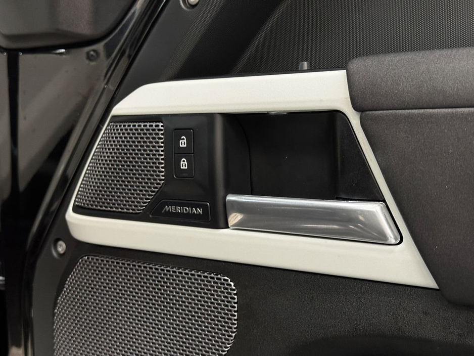2021 Land Rover Defender - image 19