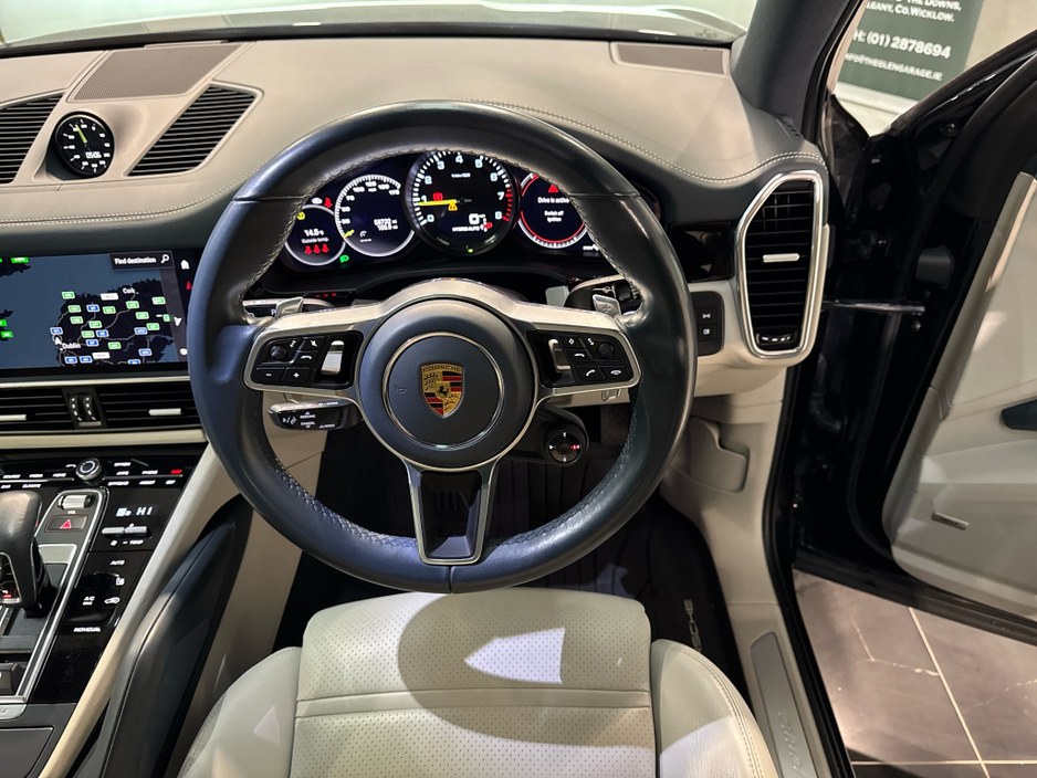 2022 Porsche Cayenne - image 16