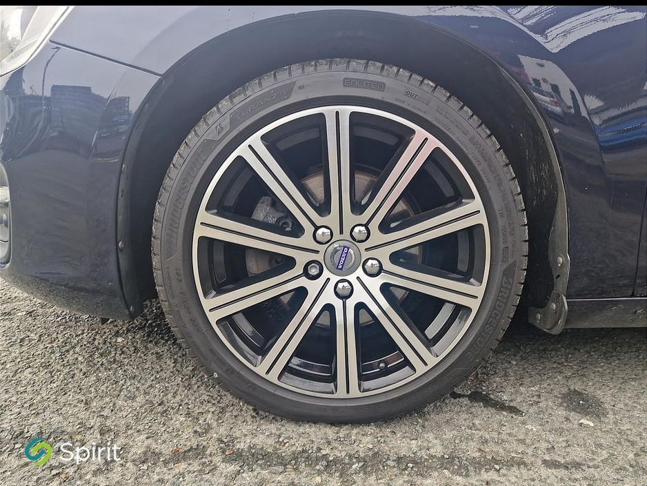 2018 Volvo S60 - image 9