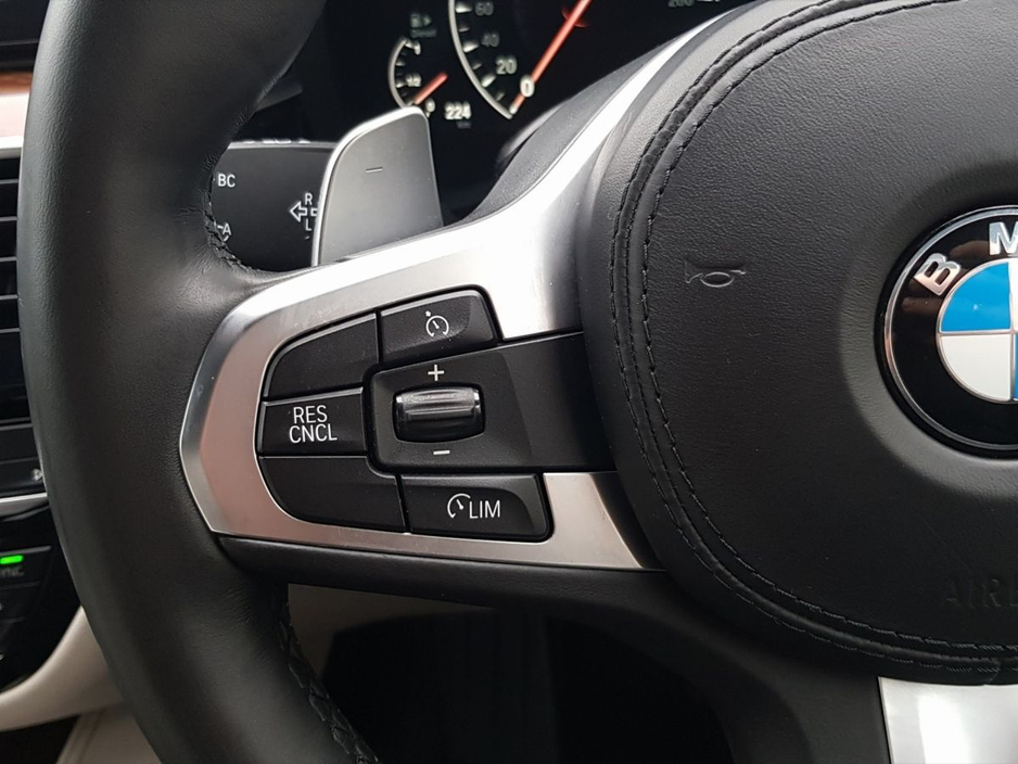 2019 BMW 5 Series - image 15