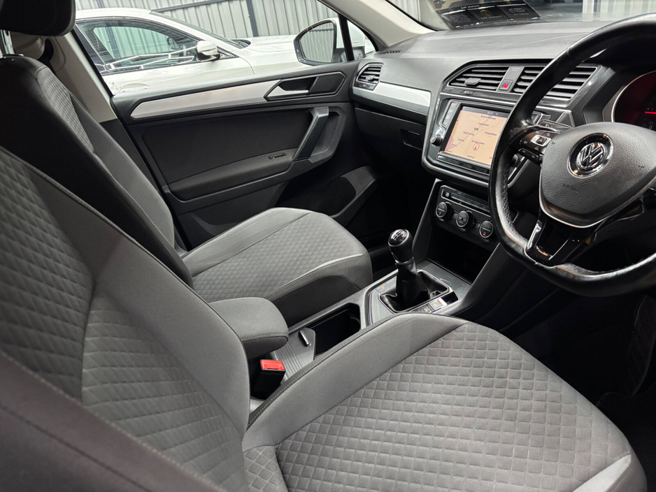 2017 Volkswagen Tiguan - image 5