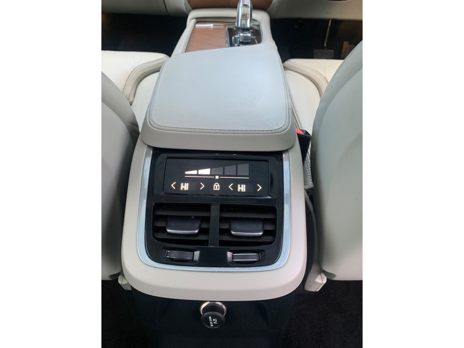 2019 Volvo XC90 - image 18