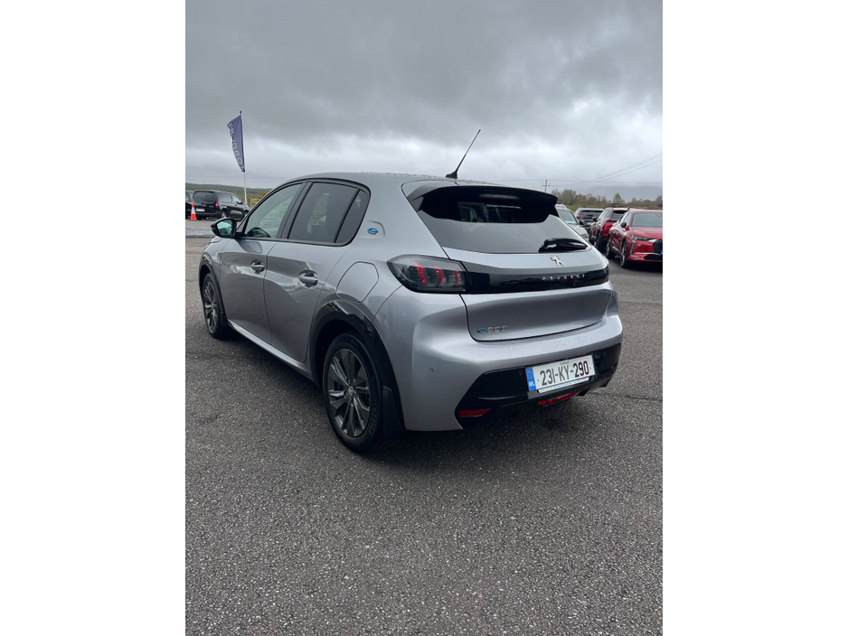 2023 Peugeot 208 - image 4