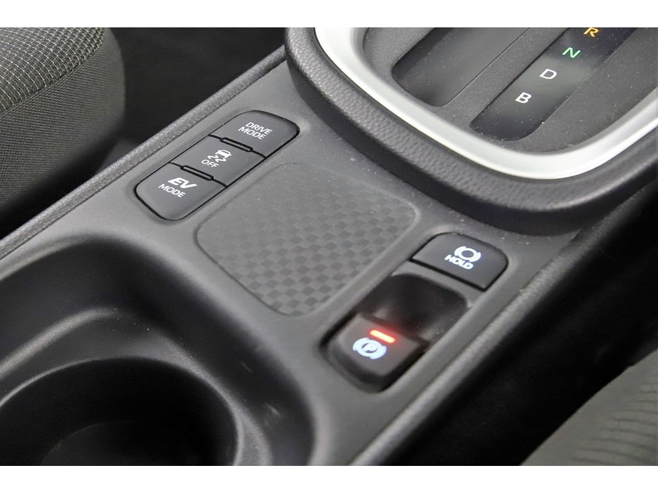 2022 Toyota Yaris Cross - image 29