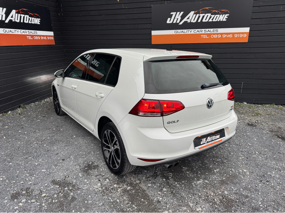 2015 Volkswagen Golf - image 6