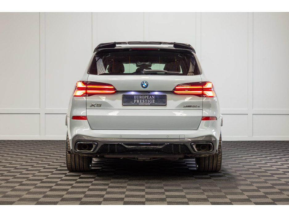 2024 BMW X5 - image 5