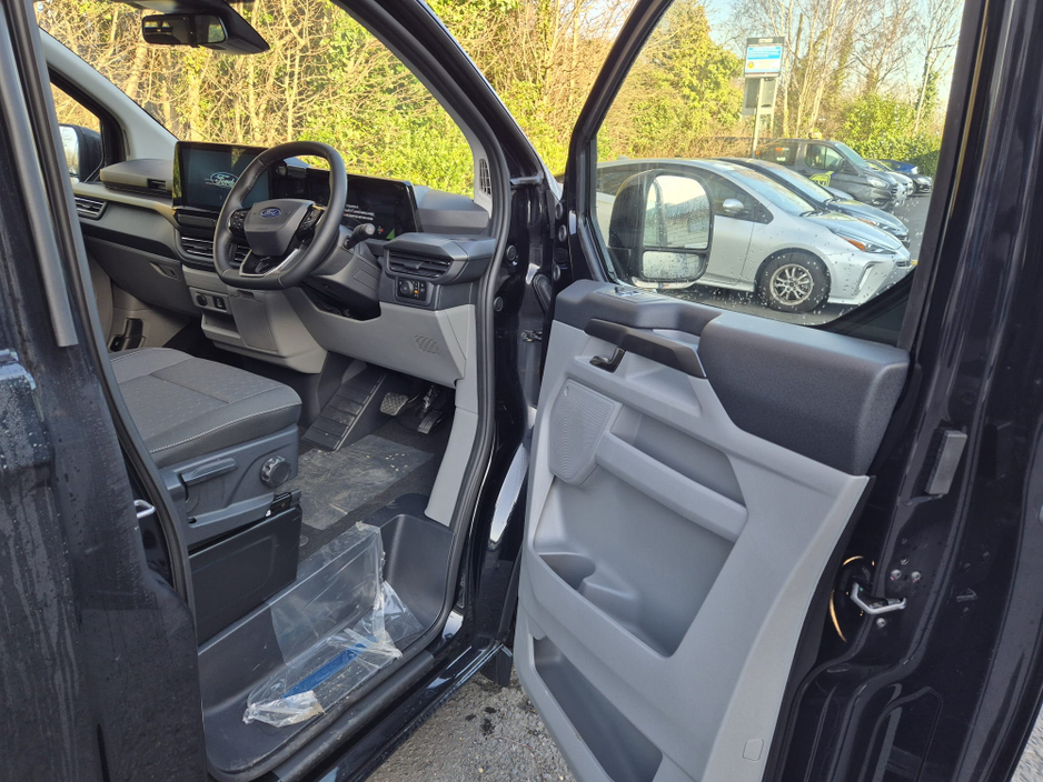 2026 Ford Tourneo Custom - image 13