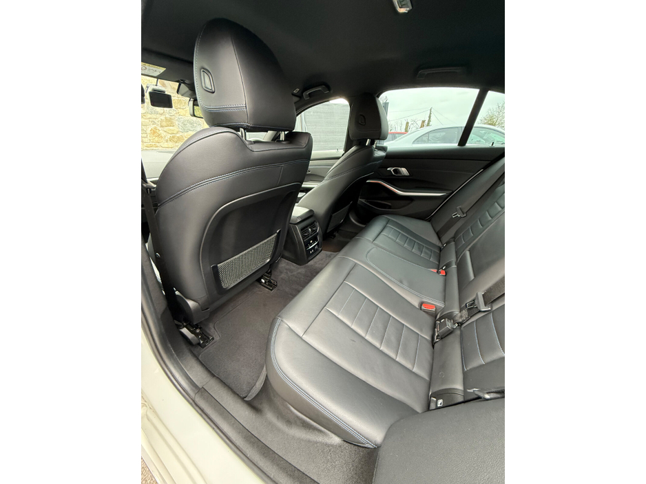 2019 BMW 3 Series - image 23