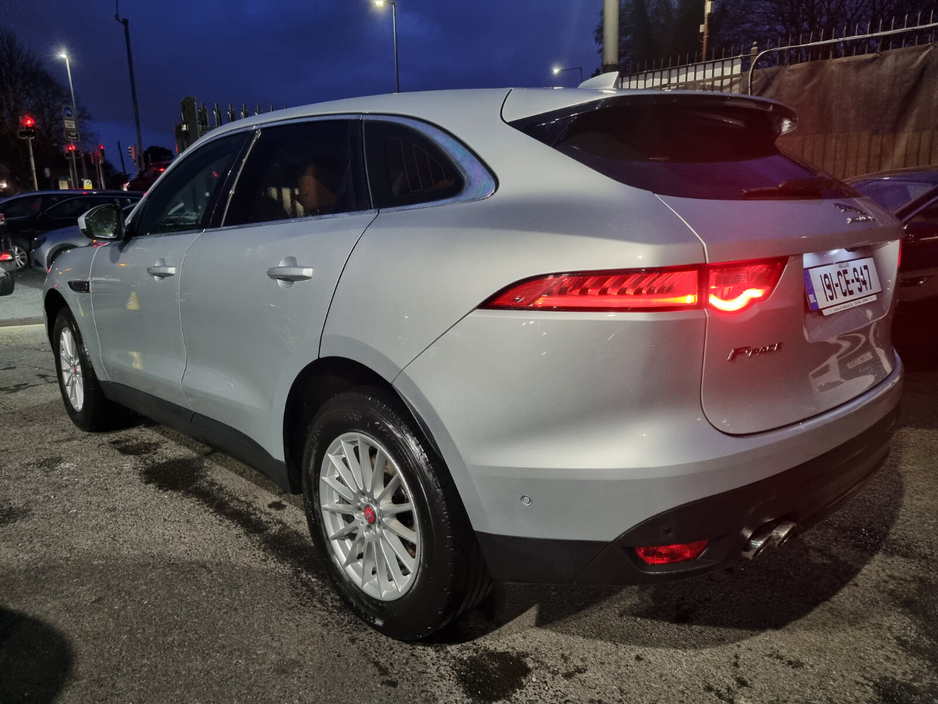 2019 Jaguar F-Pace - image 19