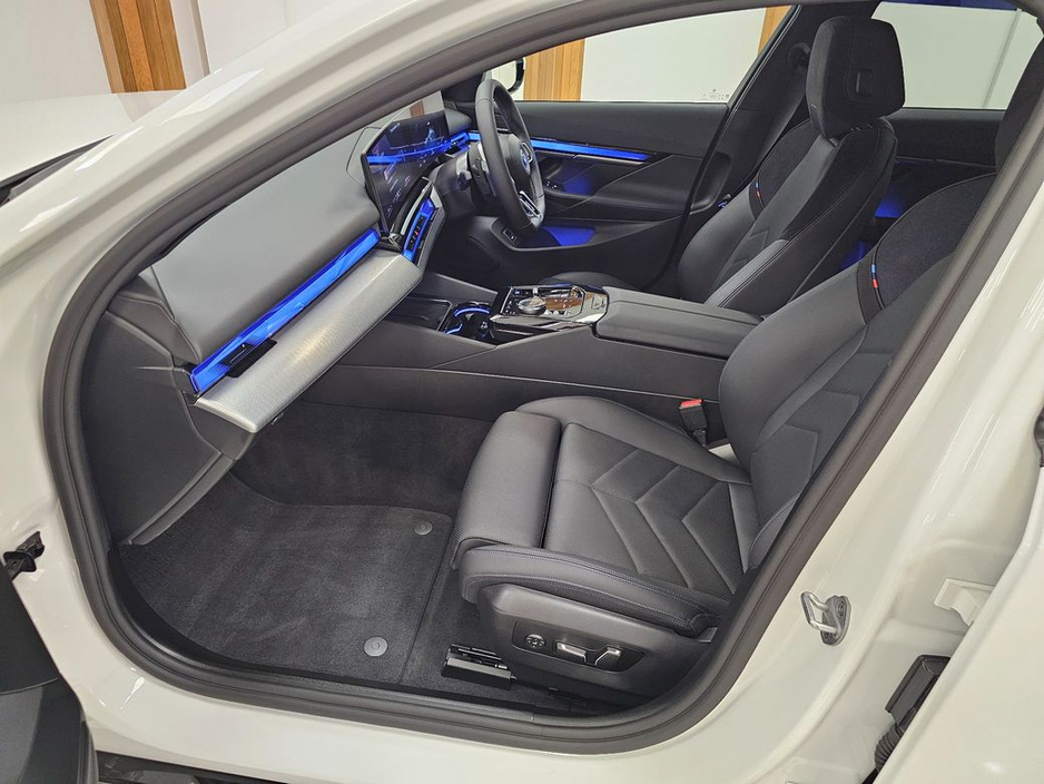 2025 BMW i5 - image 17