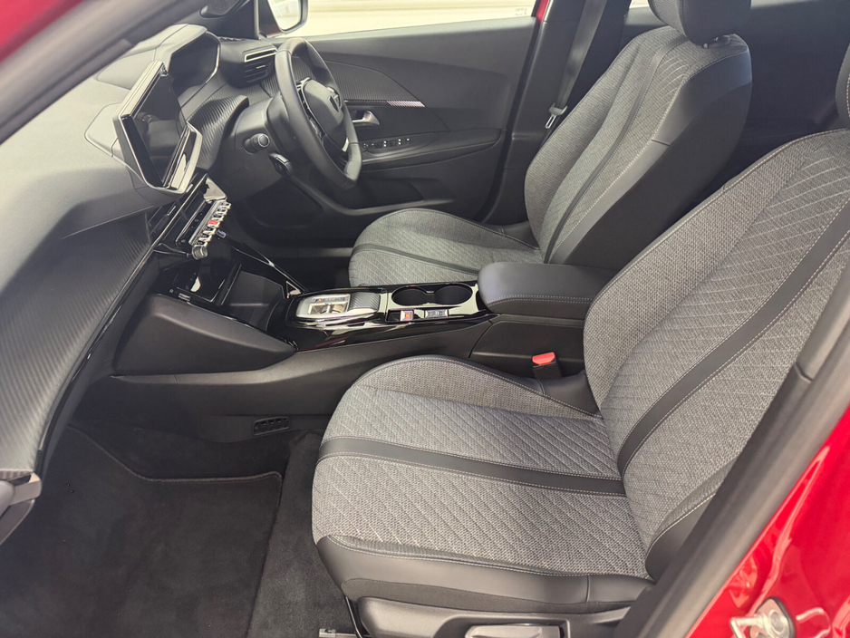 2025 Peugeot 2008 - image 6