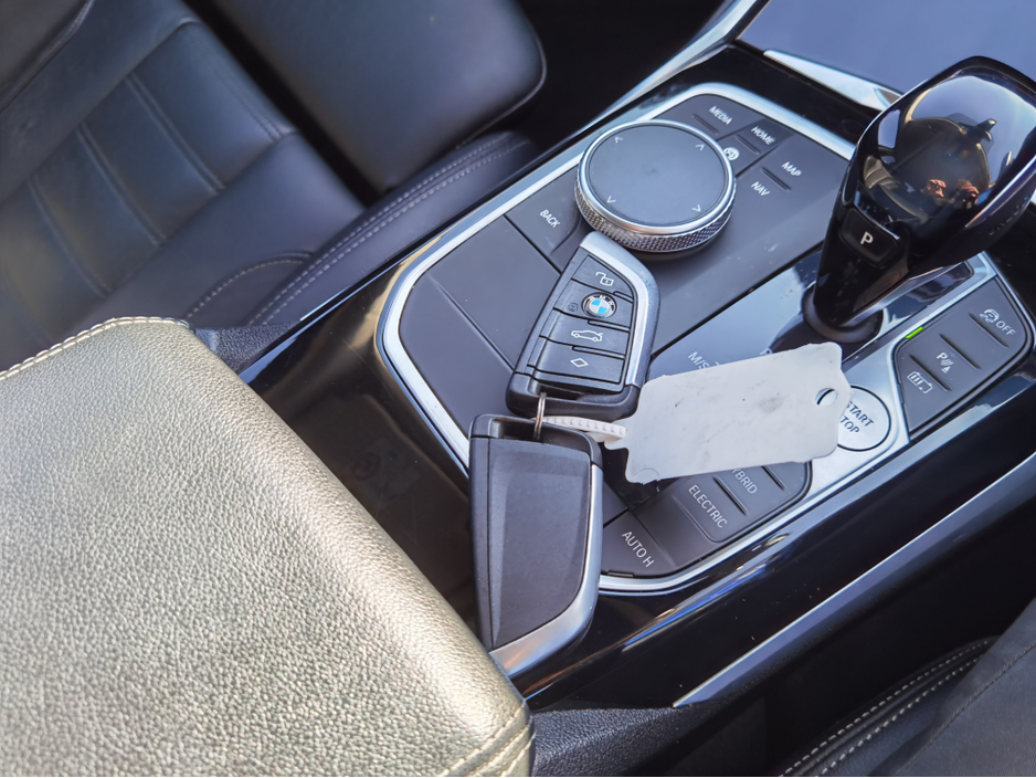 2021 BMW 3 Series - image 21