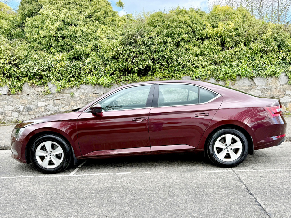 2016 Skoda Superb - image 3