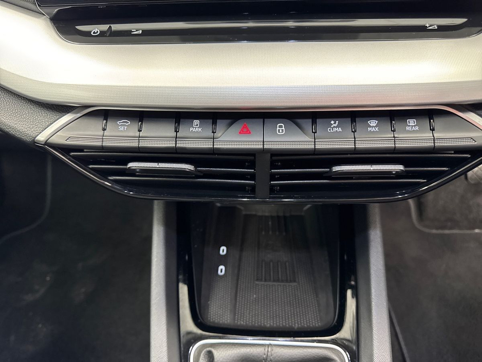 2025 Skoda Octavia - image 17