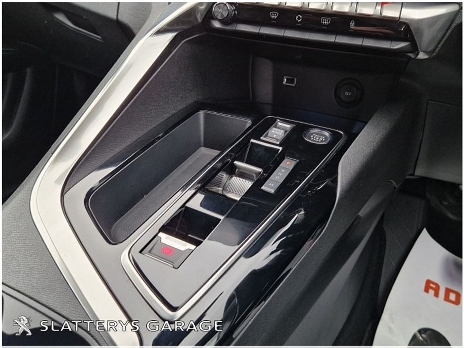 2024 Peugeot 5008 - image 12