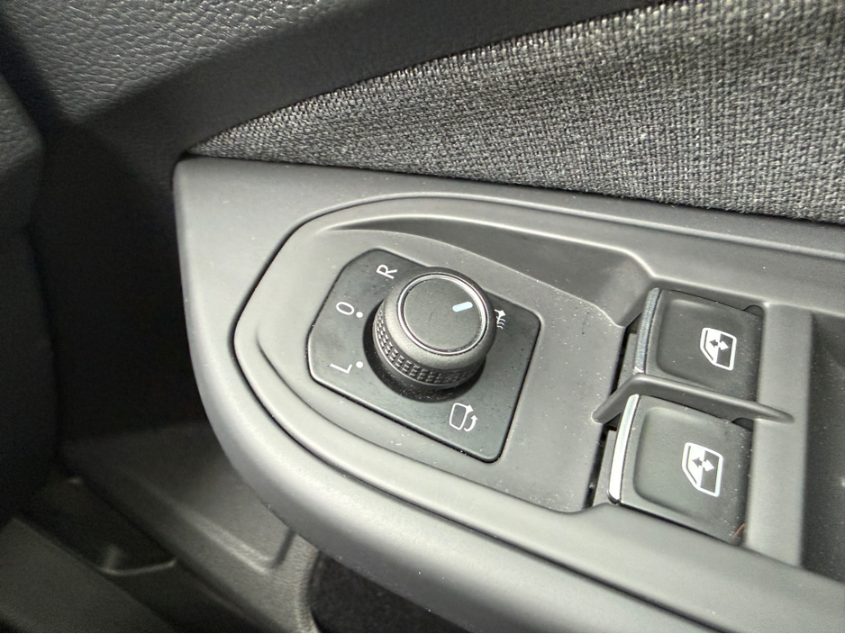 2023 Volkswagen Golf - image 15