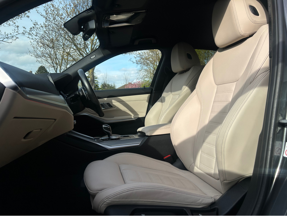 2021 BMW 3 Series - image 11