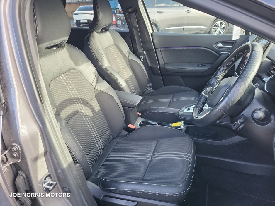 2023 Renault Captur E-TECH ENGINEERED 1.6i HRV AUTO 145HP €27,950