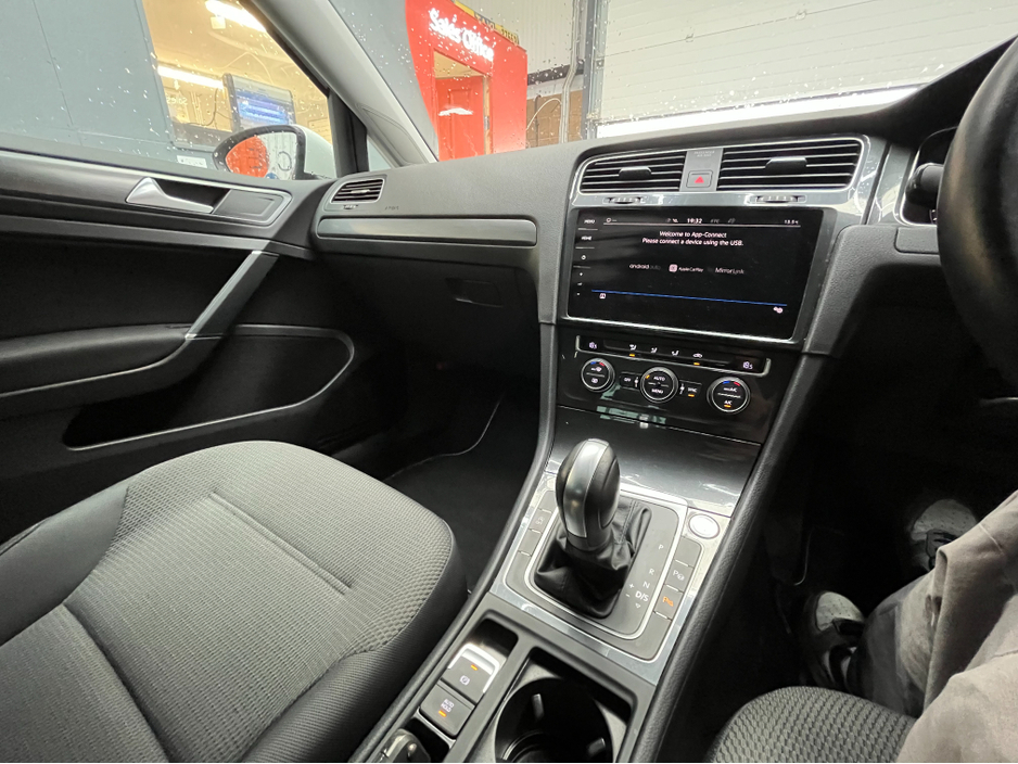 2020 Volkswagen Golf - image 14