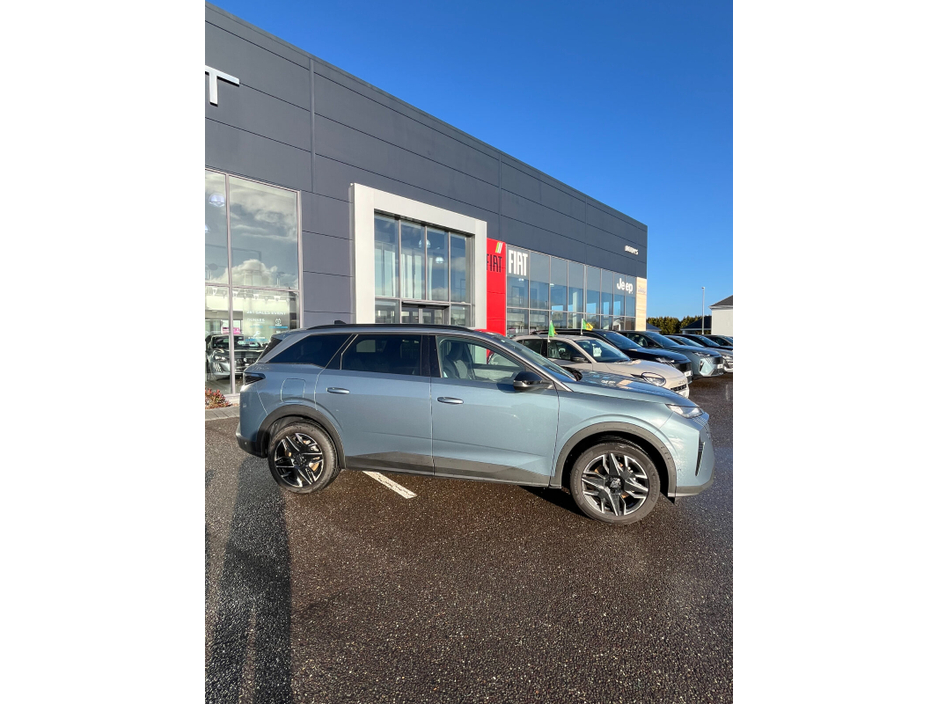 2025 Peugeot 5008 1.2 MHEV 145bhp E-DCS6 Allure €48,950