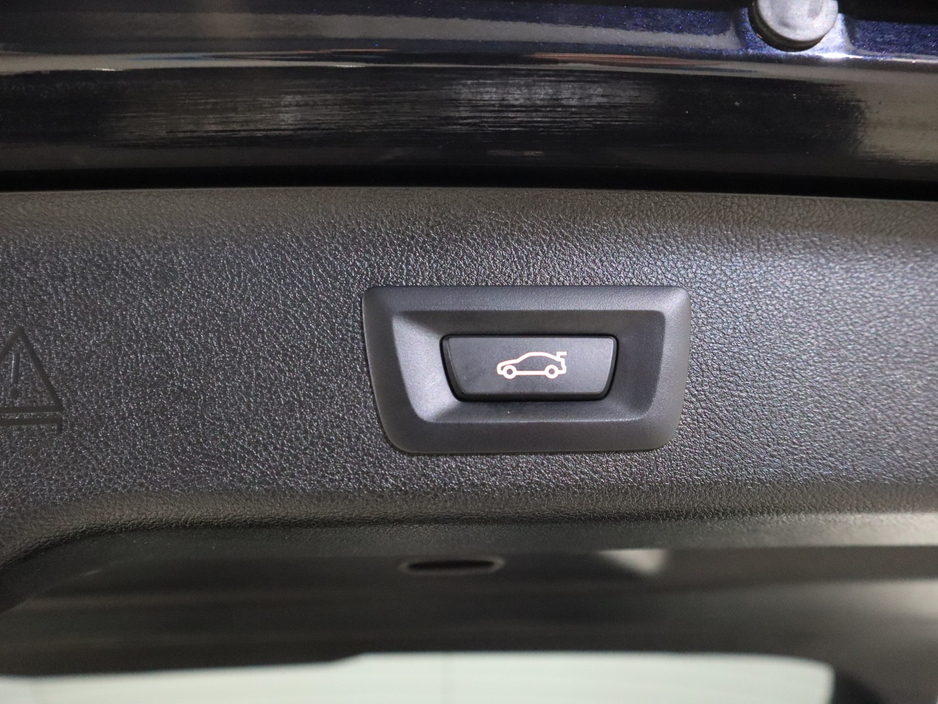 2022 BMW 5 Series - image 30