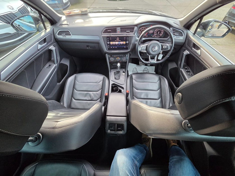 2017 Volkswagen Tiguan - image 10