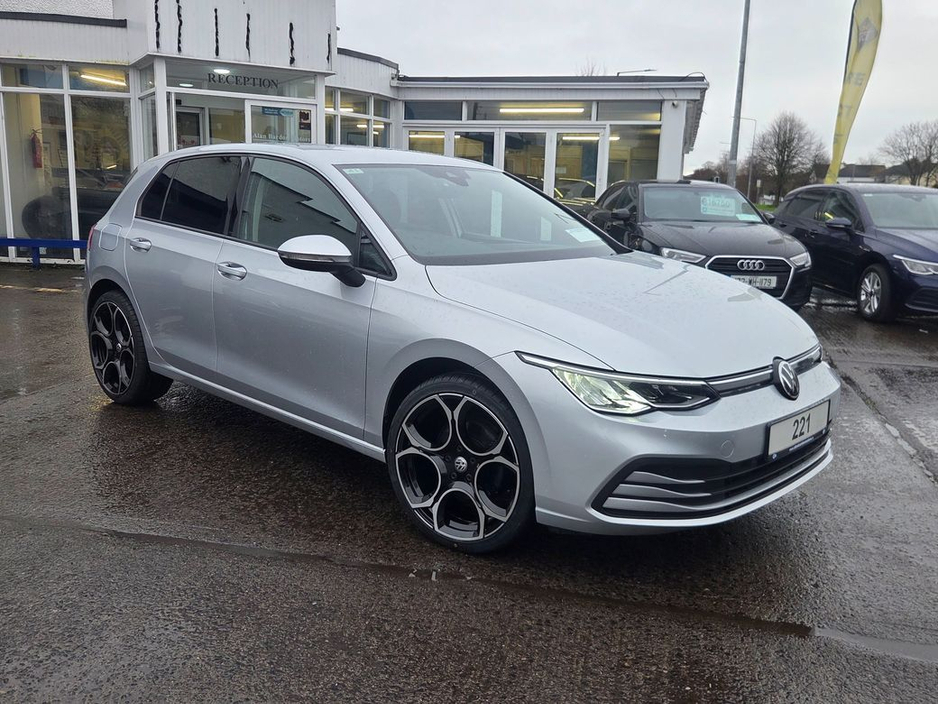 2022 Volkswagen Golf - image 12