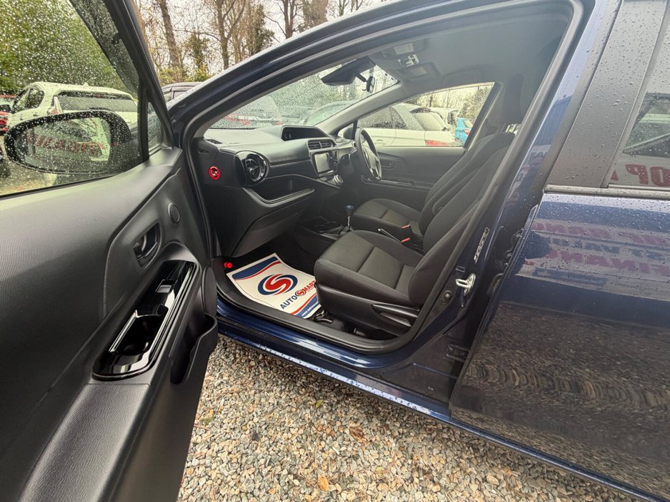 2016 Toyota Aqua - image 14