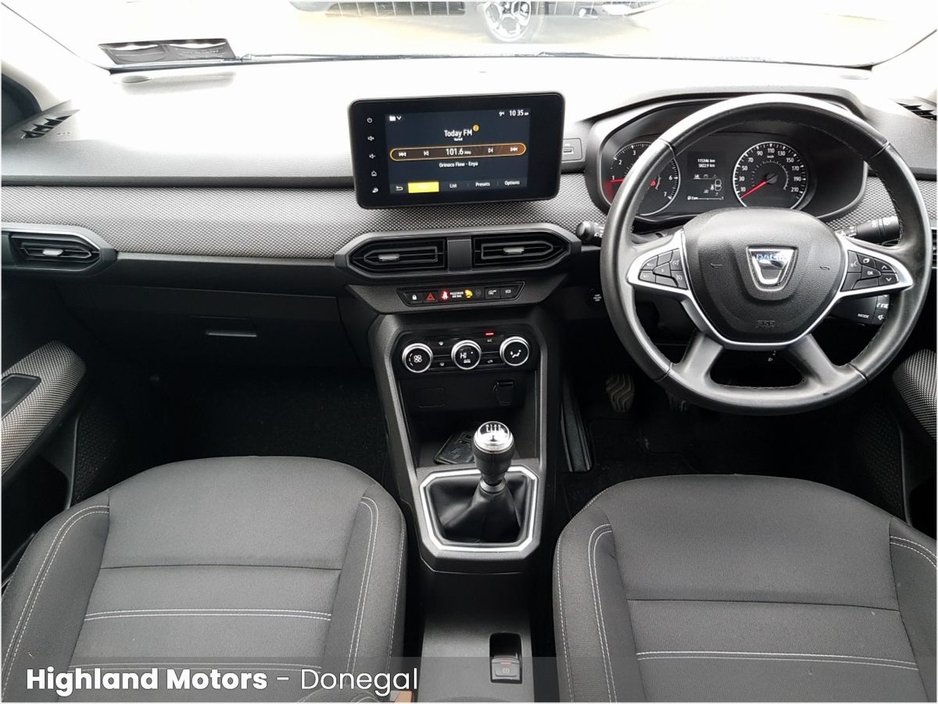 2022 Dacia Jogger - image 2