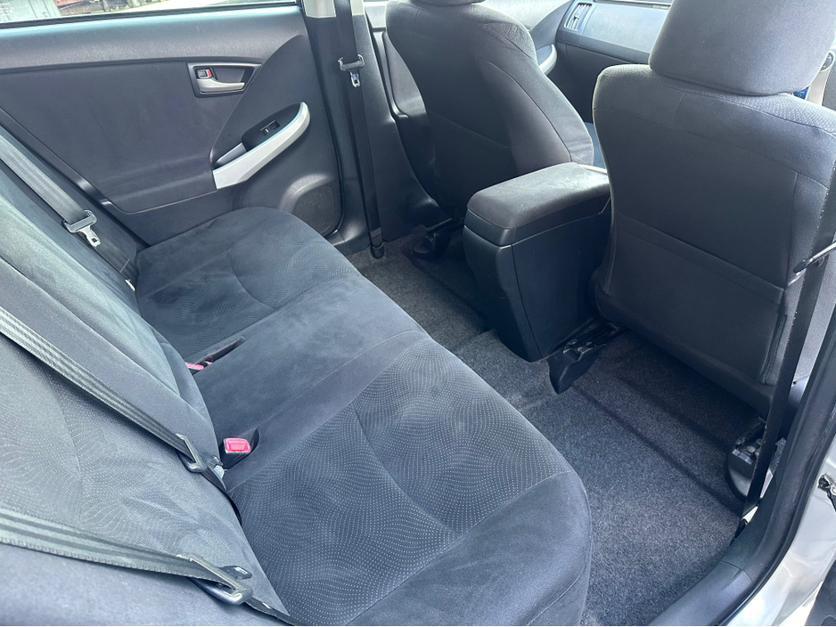 2013 Toyota Prius - image 6