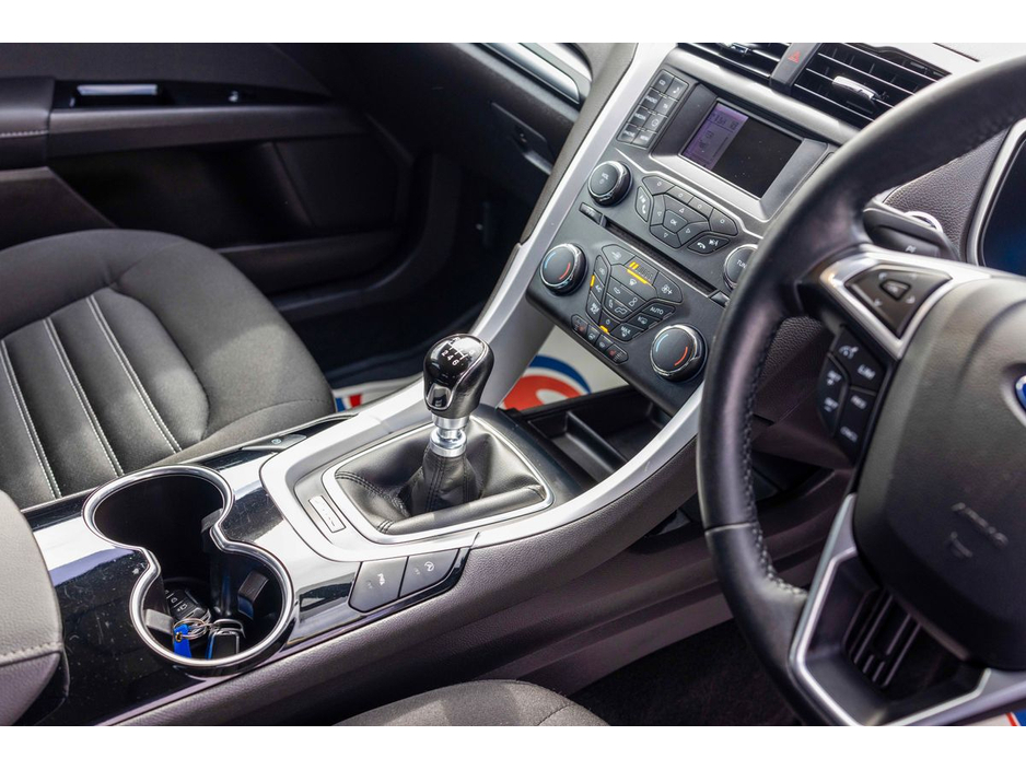 2017 Ford Mondeo - image 8