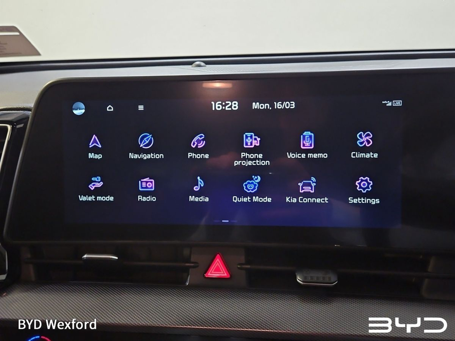 2022 Kia Sportage - image 9