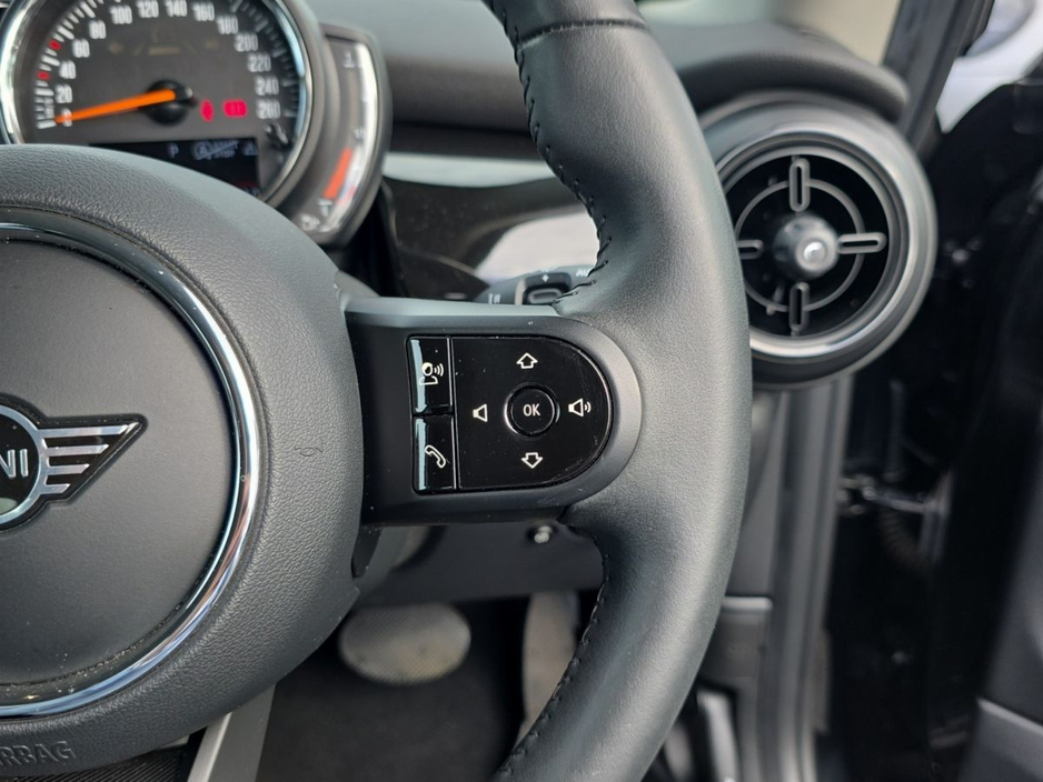 2023 MINI Hatch - image 9