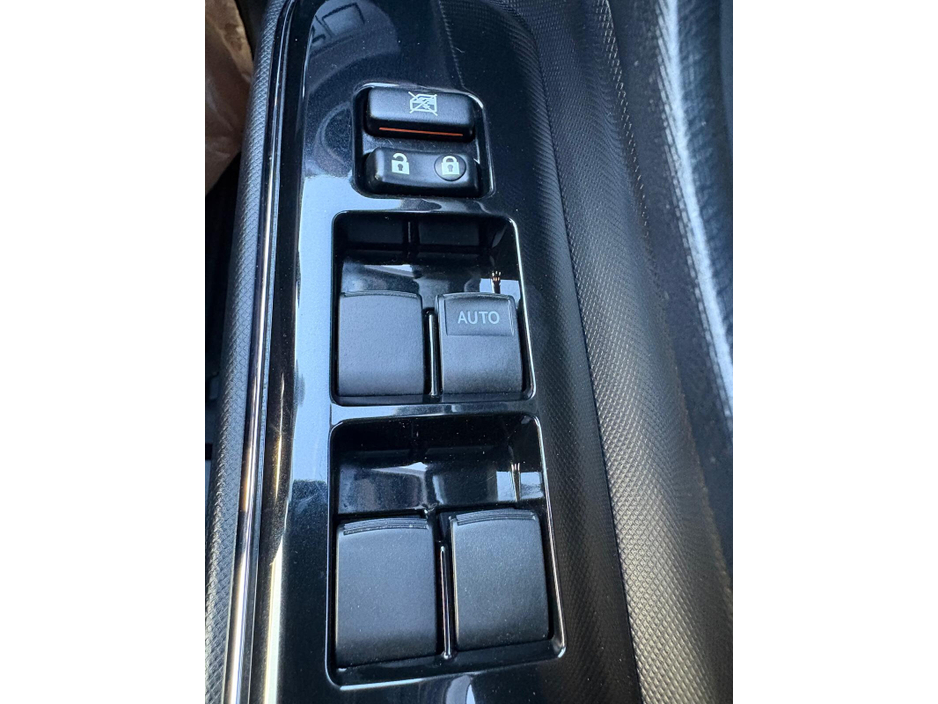 2014 Toyota Aqua - image 13