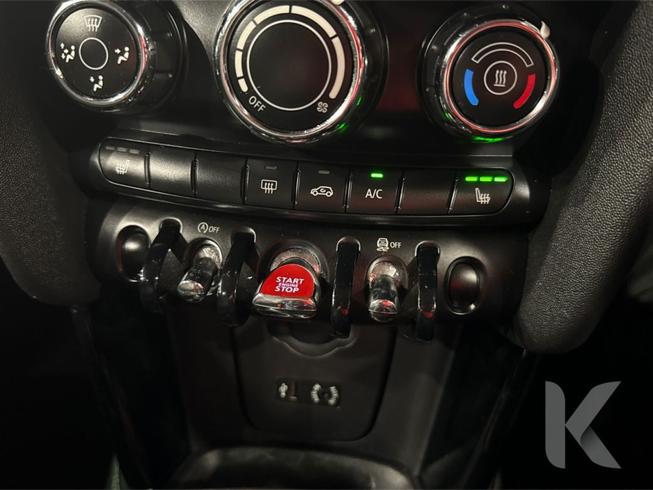 2016 MINI One - image 18